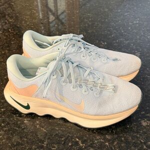 Nike Women's Motiva size 11